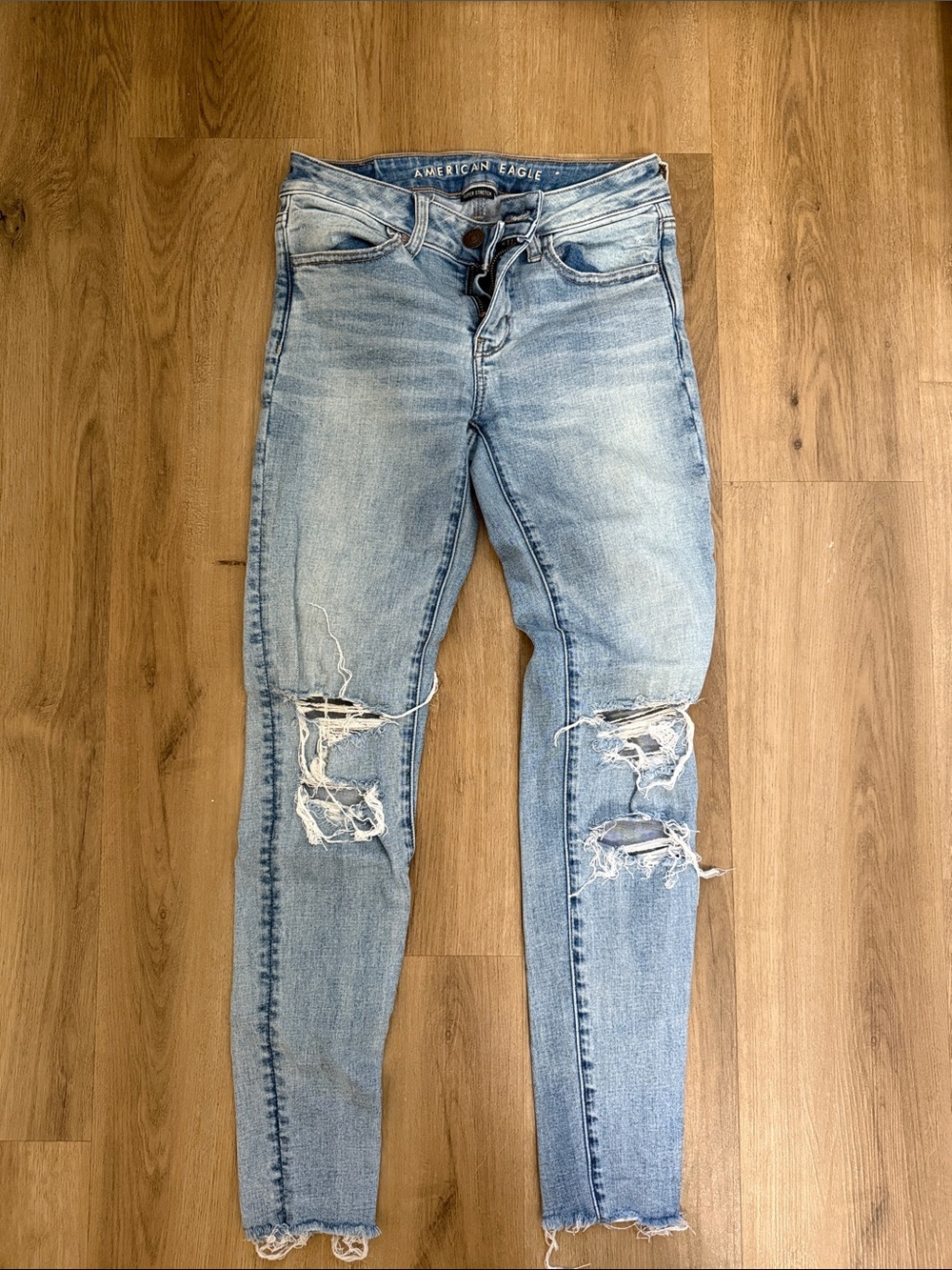 American Eagle Light Wash Distressed Skinny Jeans
